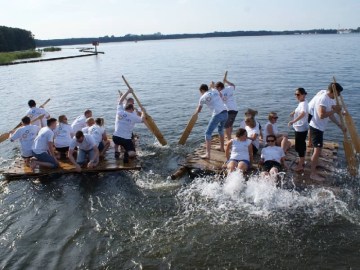 Floßbau Teambuilding