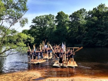 Floßbau Teambuilding