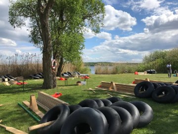 Floßbau Teambuilding