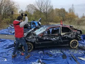 Teambuilding Autos zertrümmern Teamevent