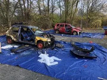 Teambuilding Autos zertrümmern Teamevent