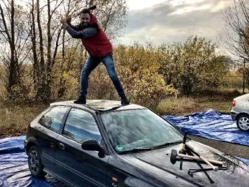 Autos zertrümmern Teamevent