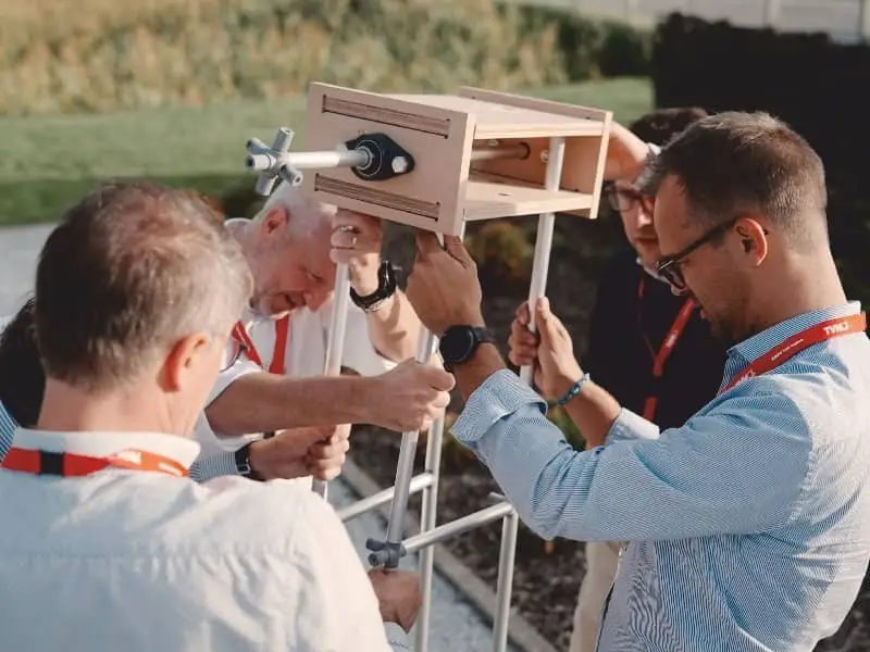 Nachhaltiges Teamevent: Windrad bauen