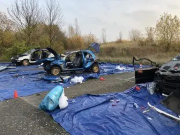 Teambuilding Autos zertrümmern Teamevent